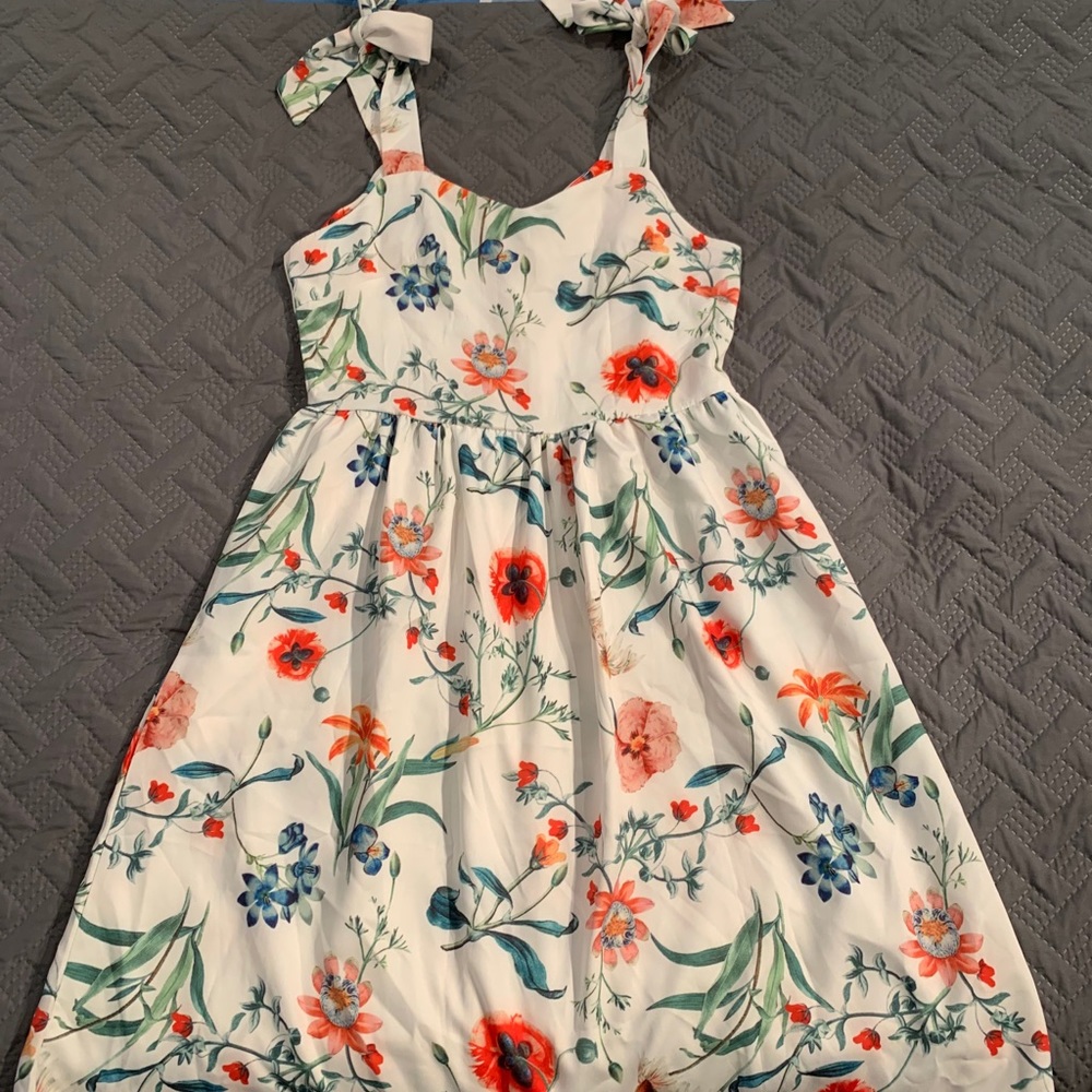 Spring/Summer dress with adjustable straps